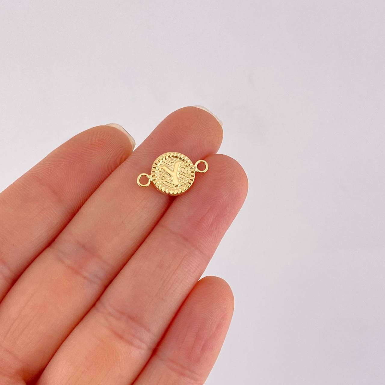 Herraje Letra Y Marco Bordeado 0.55g / 3/4 in Oro Amarillo 18K