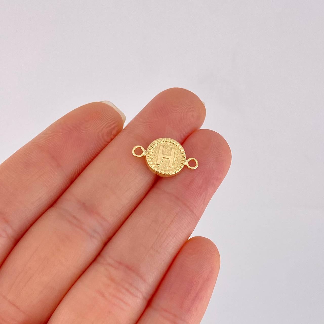 Charm Letter H Framed Border 0.65g / 3/4 in 18K Yellow Gold