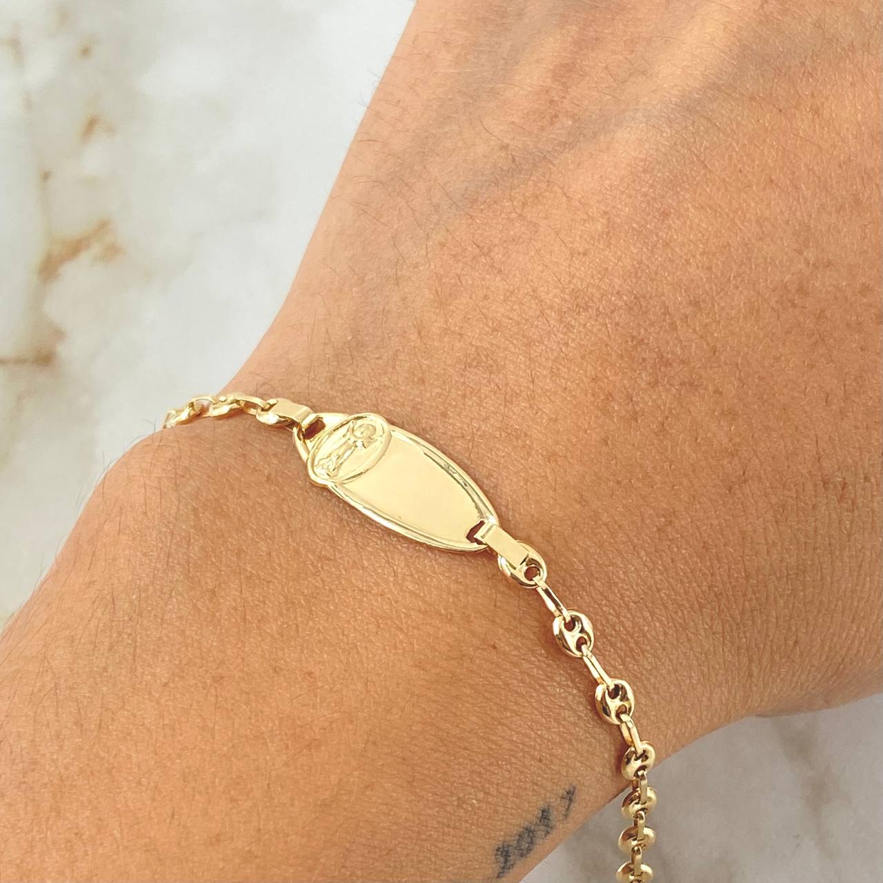 Baby Bracelet GC Oval Plate Divine Child 2gr / 6.1in / 18K Gold ©