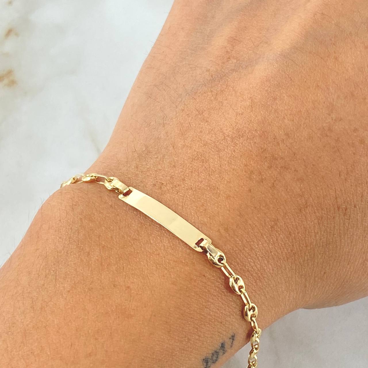 Pulso Bebé GC Placa Rectangular 1.8gr / 6 in / Oro Amarillo 18K *