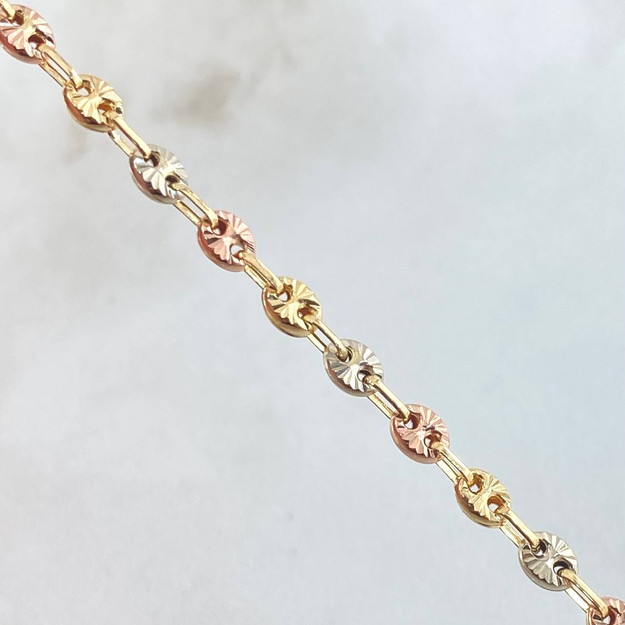 Bracelet GC 2.7gr / 7.1in / Three 18K Golds ©