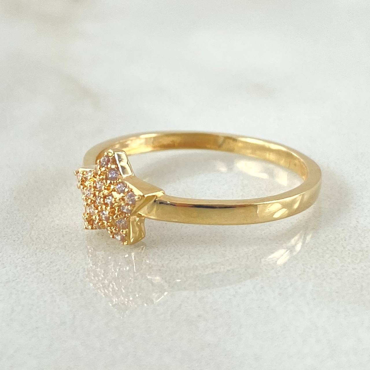 Star Ring 1.8gr / Size 7 1/2 / 18K Gold ©