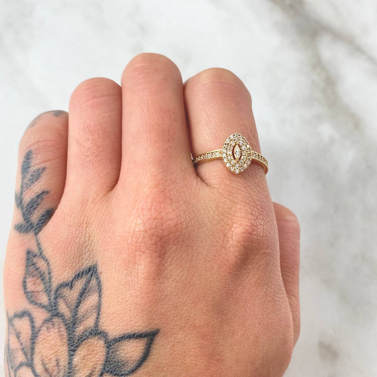 Oval Ogive Ring 2.15gr / Size 7 1/4 / 18K Gold ©