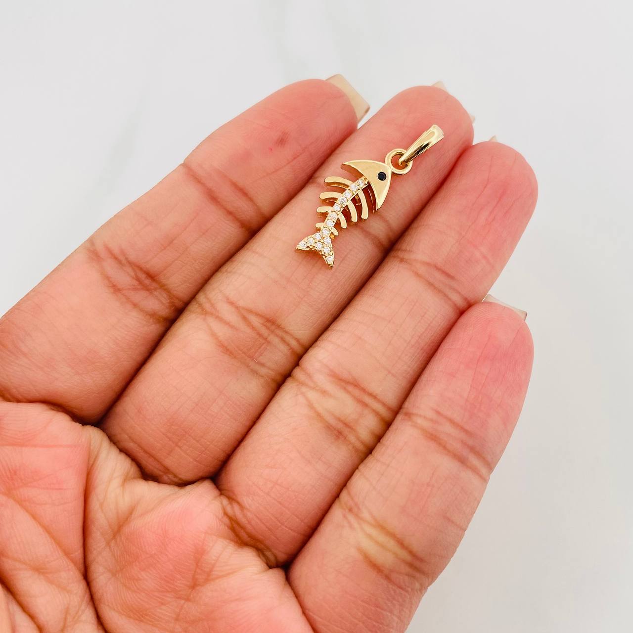 Dije Pez Espinas 1.8 g / 1 in Oro Amarillo 18K