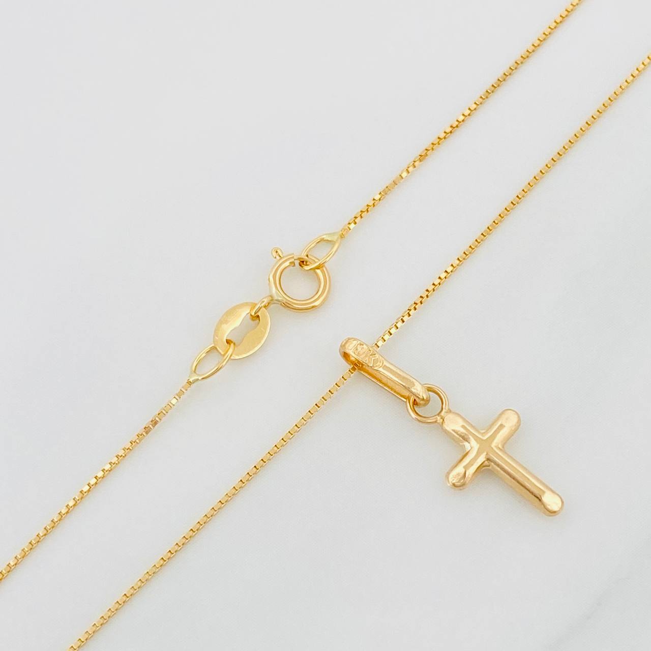 Set Cadena Veneciana + Dije Cruz / 1.4 g / 18 in Oro Amarillo 18K