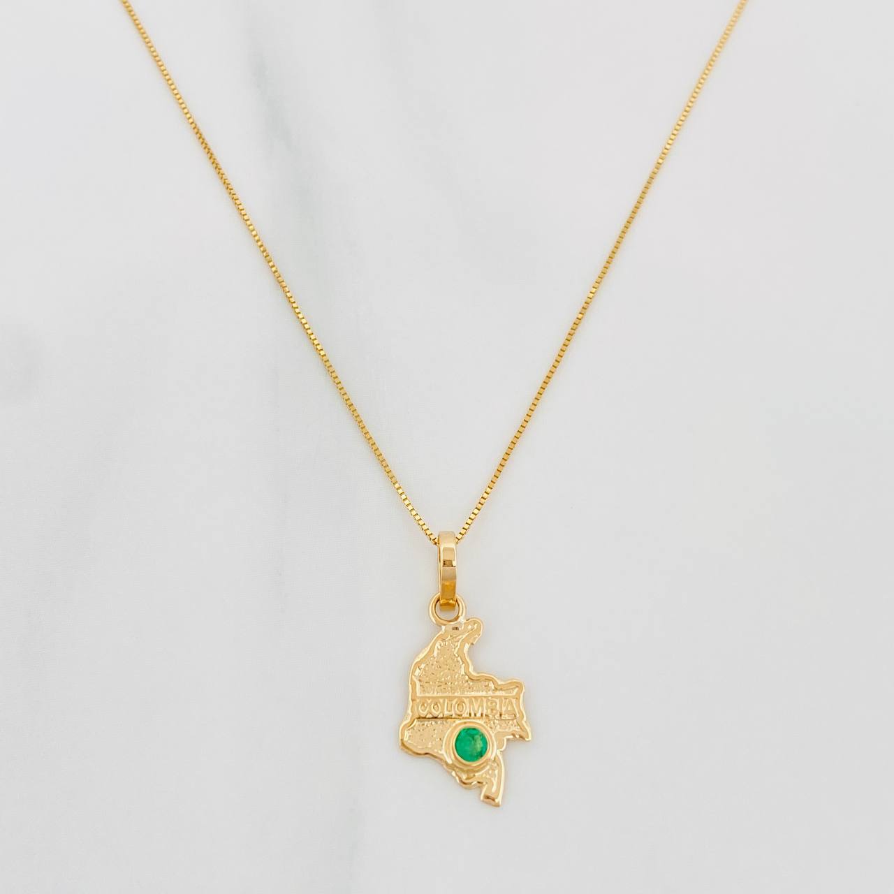 Set Cadena Veneciana + Dije Mapa Esmeralda 05Pts / 1.5 g / 19 3/4 in Oro Amarillo 18K