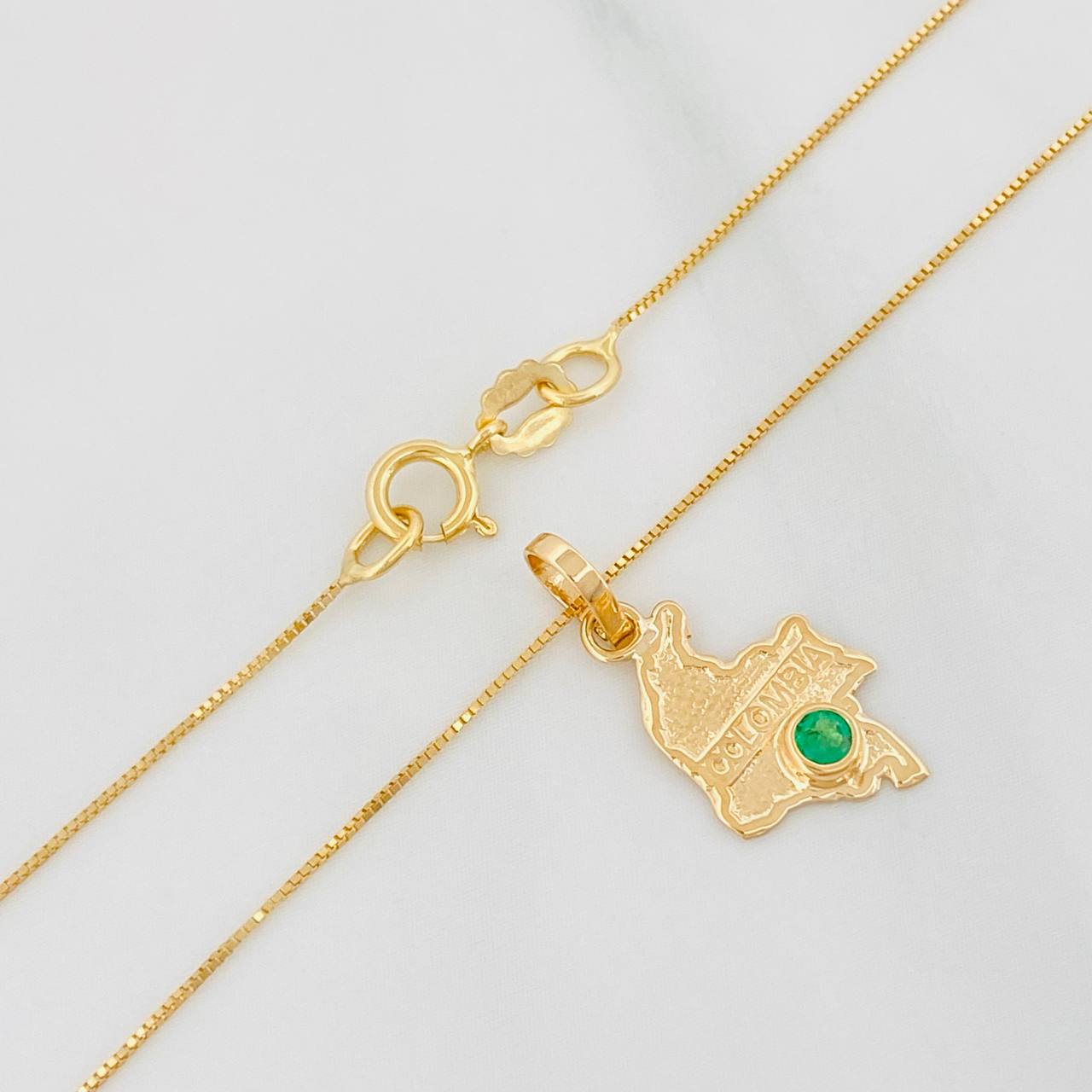 Set Cadena Veneciana + Dije Mapa Esmeralda 06Pts / 1.3 g / 19 3/4 in Oro Amarillo 18K