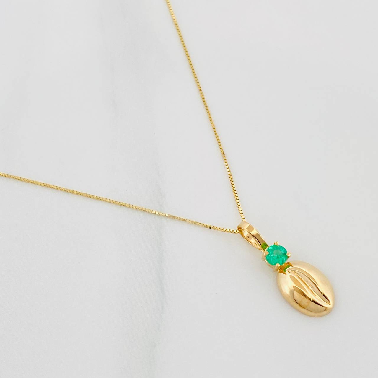 Set Cadena Veneciana + Dije Grano Cafe Esmeralda 08Pts / 1.35 g / 19 3/4 in Oro Amarillo 18K