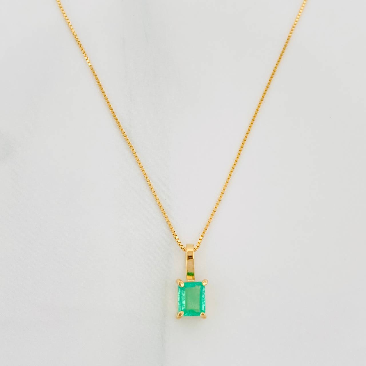 Set Cadena Veneciana + Dije Cuadrado Esmeralda 26Pts / 1.25 g / 17 3/4 in Oro Amarillo 18K