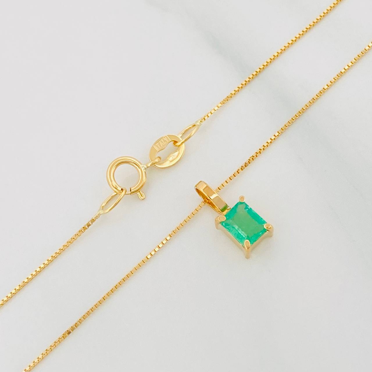 Set Cadena Veneciana + Dije Cuadrado Esmeralda 26Pts / 1.25 g / 17 3/4 in Oro Amarillo 18K