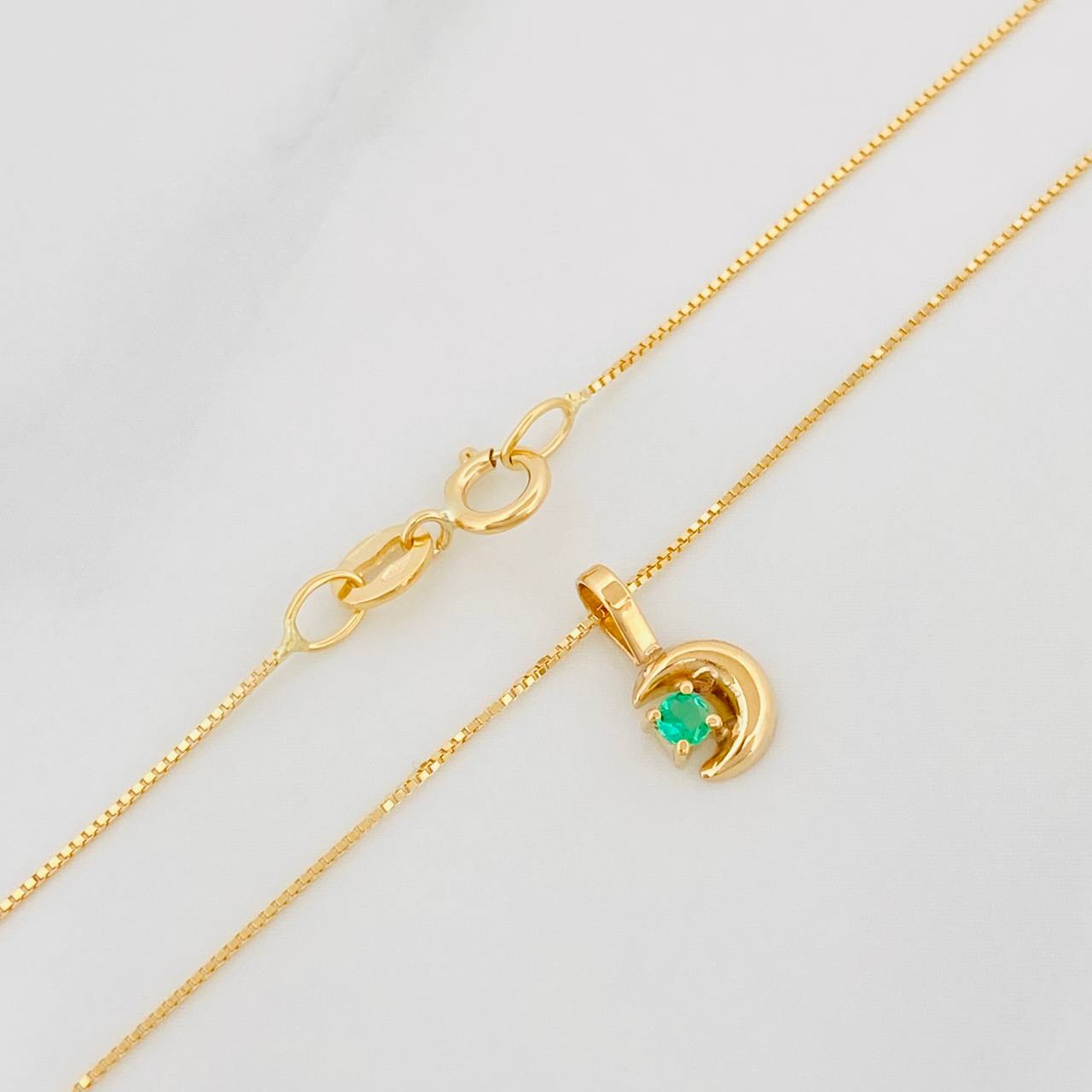 Set Cadena Veneciana + Dije Media Luna Esmeralda 03Pts / 1.25 g / 17 3/4 in Oro Amarillo 18K