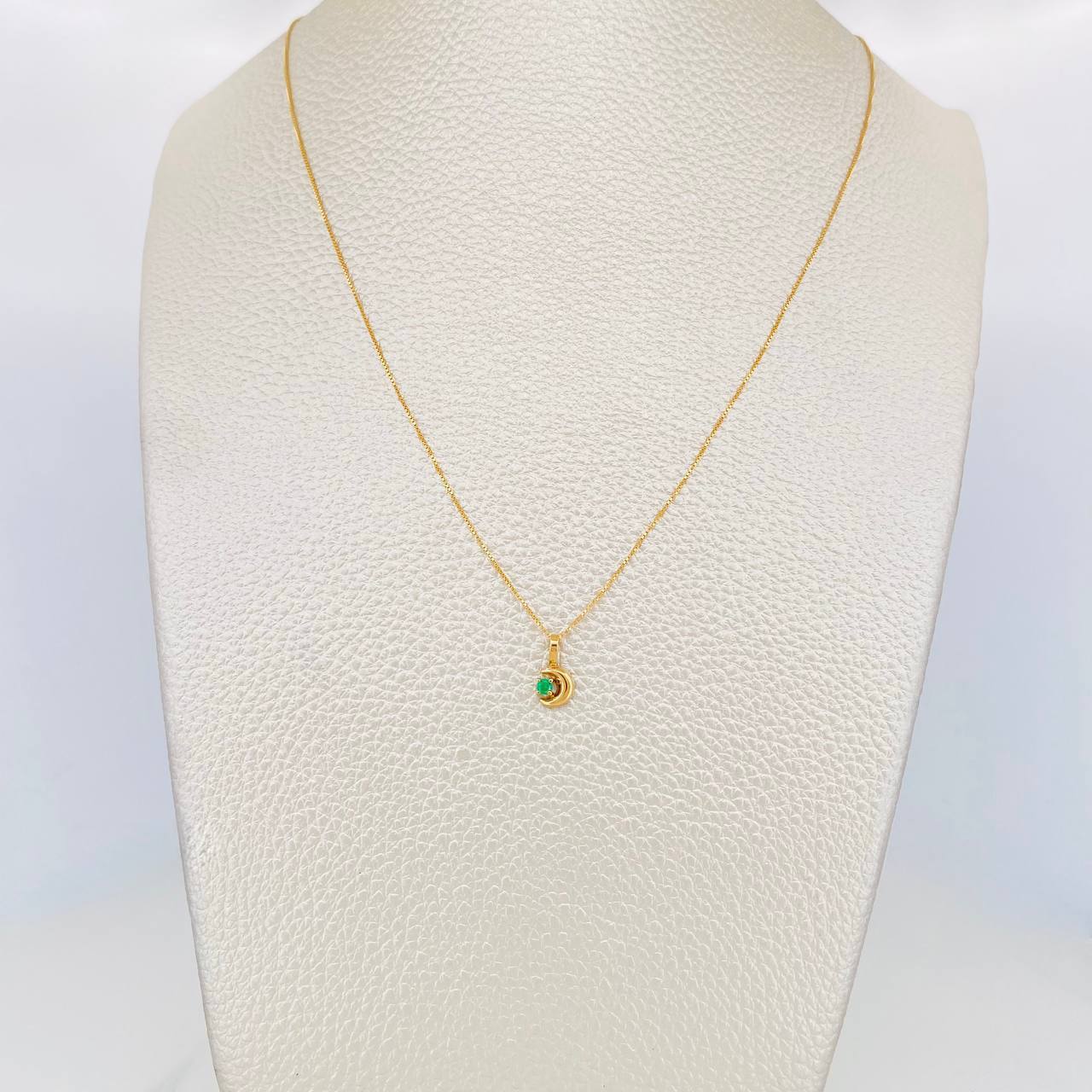 Set Cadena Veneciana + Dije Media Luna Esmeralda 03Pts / 1.25 g / 17 3/4 in Oro Amarillo 18K