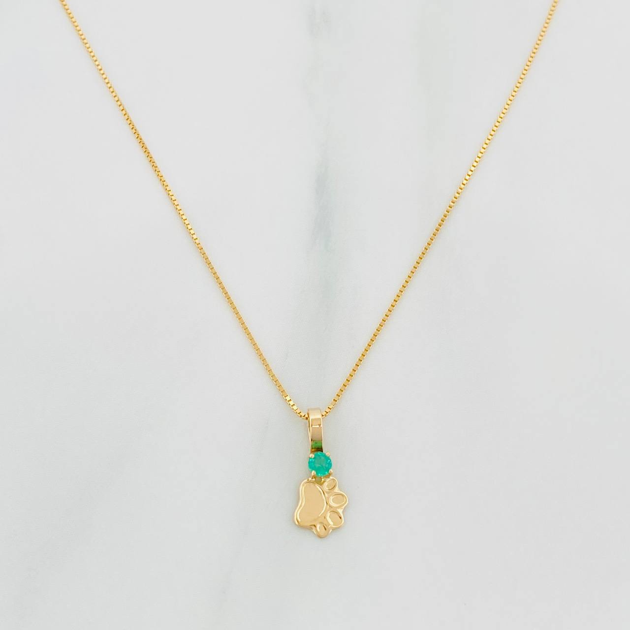 Set Cadena Veneciana + Dije Huella Esmeralda 03Pts / 1.15 g / 17 3/4 in Oro Amarillo 18K