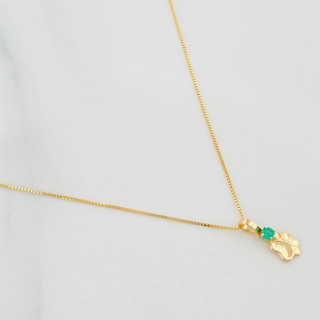Set Cadena Veneciana + Dije Huella Esmeralda 03Pts / 1.15 g / 17 3/4 in Oro Amarillo 18K
