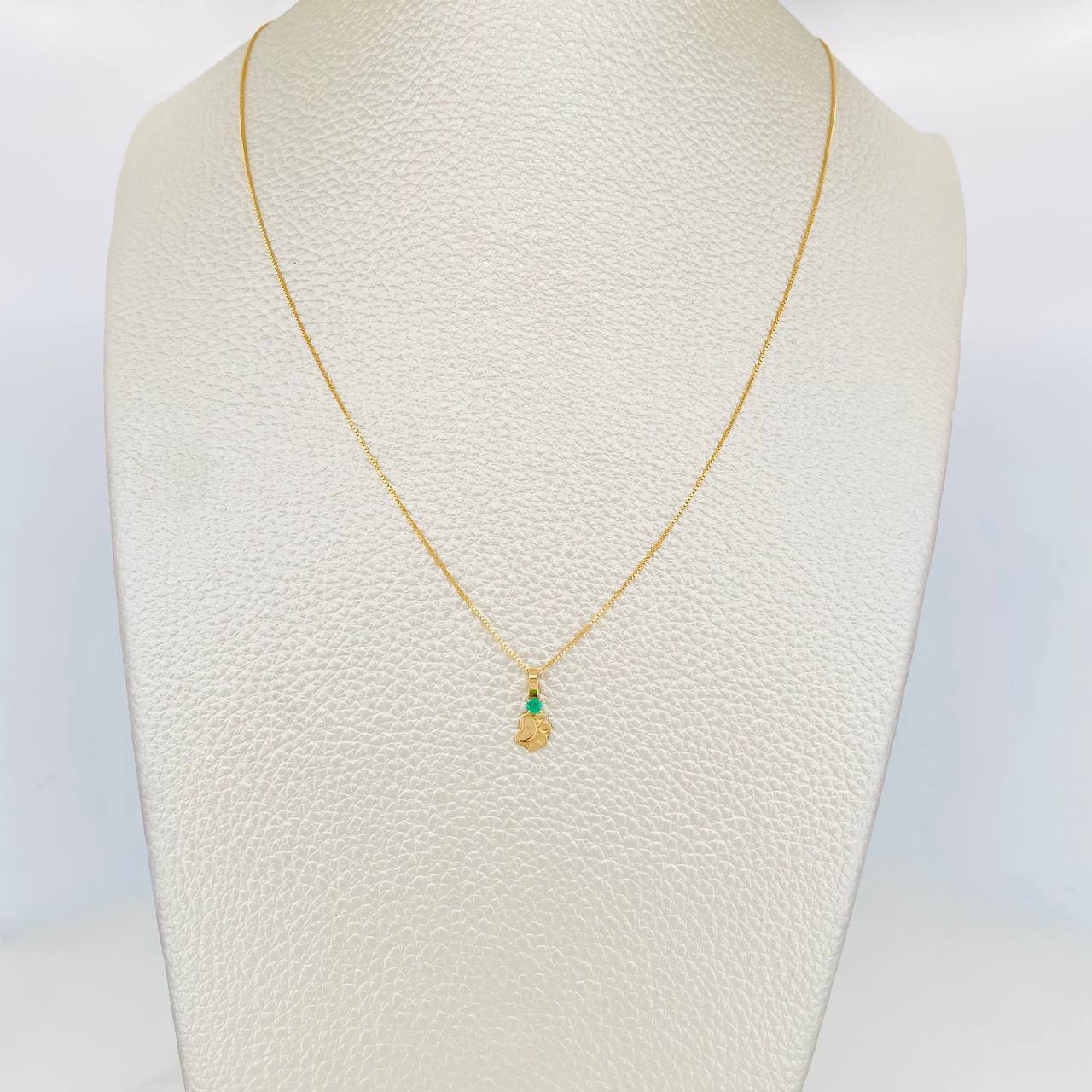 Set Cadena Veneciana + Dije Huella Esmeralda 06Pts / 1.25 g / 17 3/4 in Oro Amarillo 18K