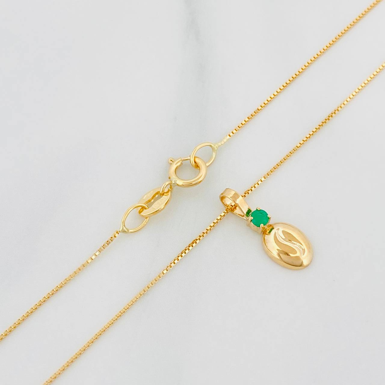 Set Cadena Veneciana + Dije Grano Cafe Esmeralda 03Pts / 1.25 g / 17 3/4 in Oro Amarillo 18K