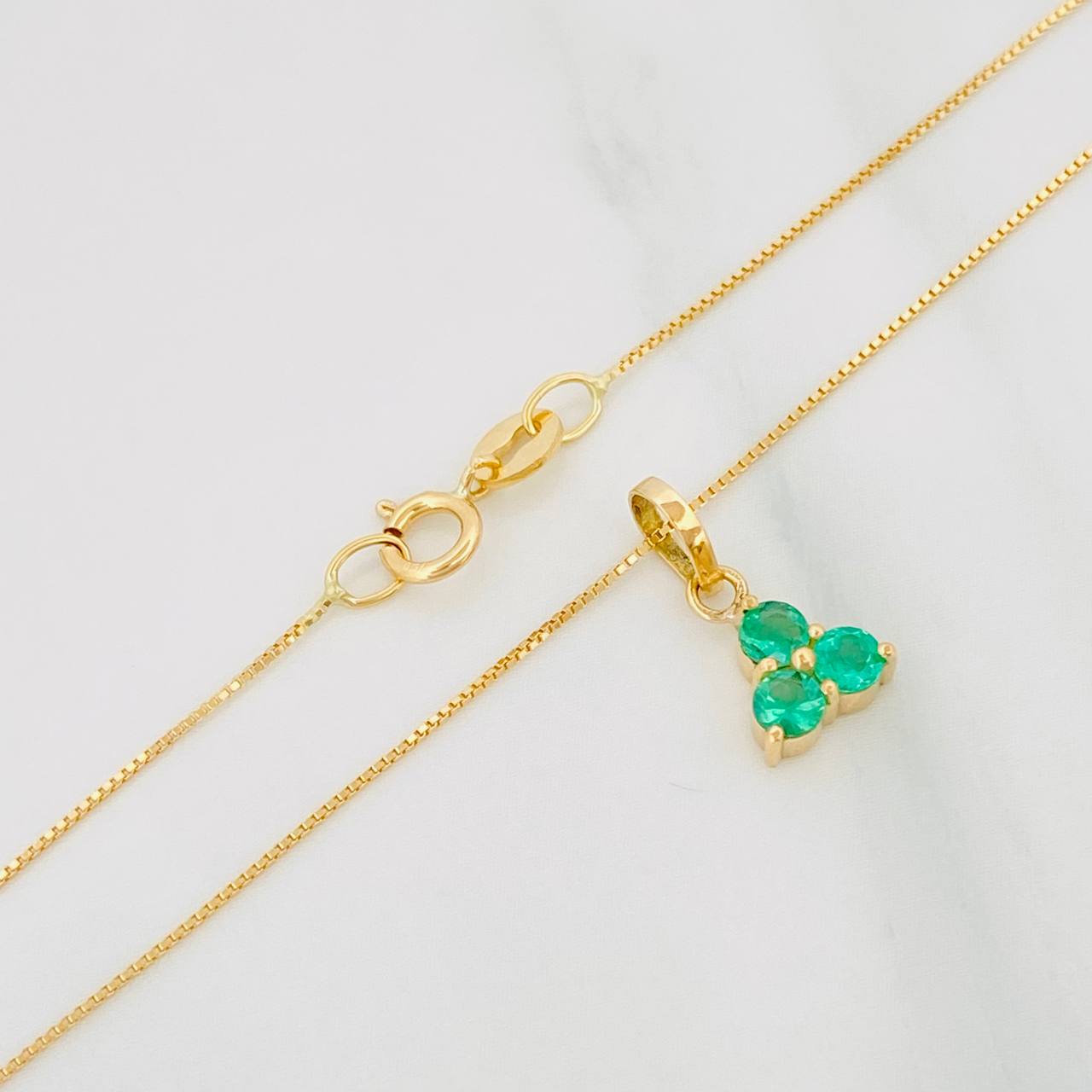 Set Cadena Veneciana + Dije Trebol Esmeralda 22Pts / 1.4 g / 19 3/4 in Oro Amarillo 18K