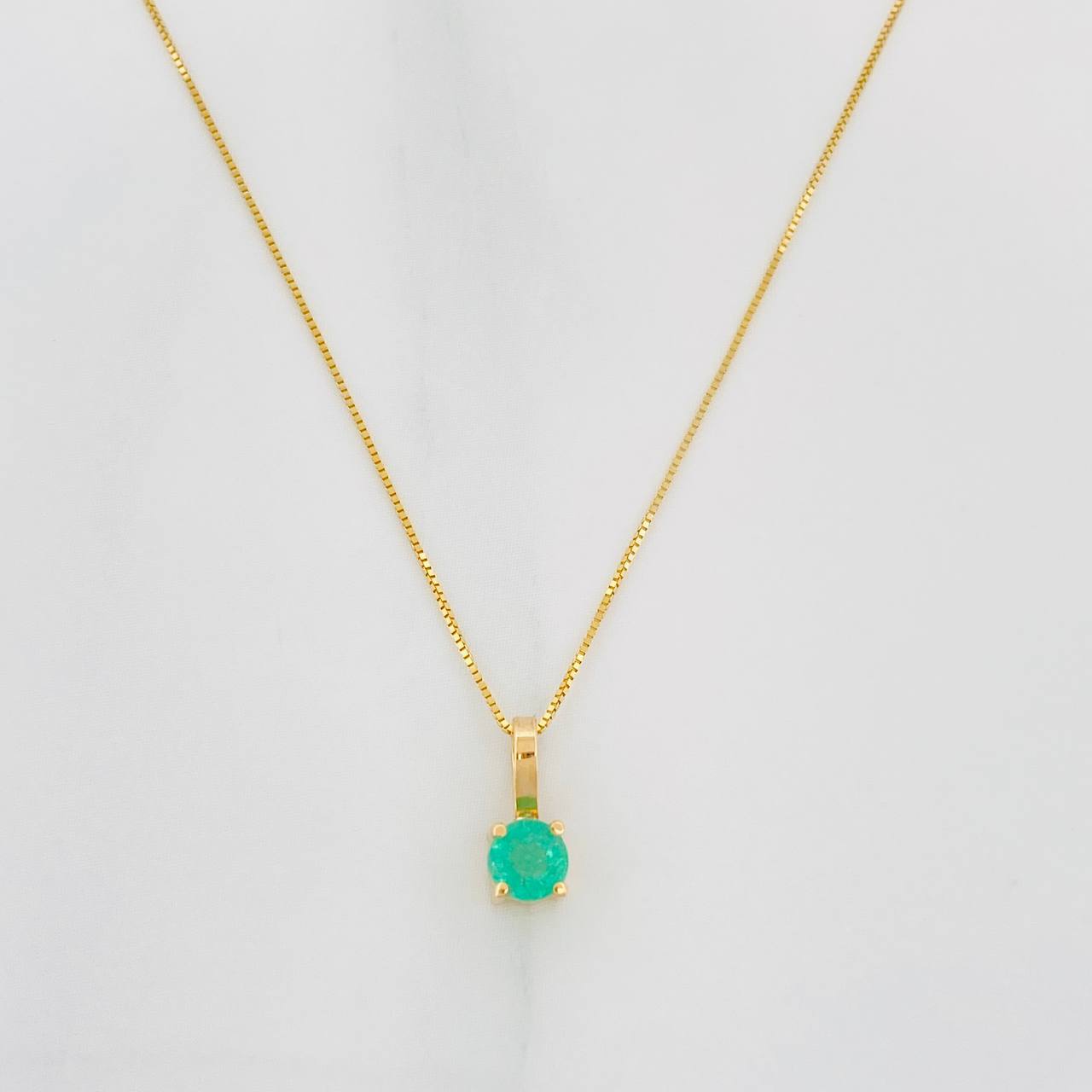 Set Cadena Veneciana + Dije Circulo Esmeralda 12Pts / 1.15 g / 17 3/4 in Oro Amarillo 18K