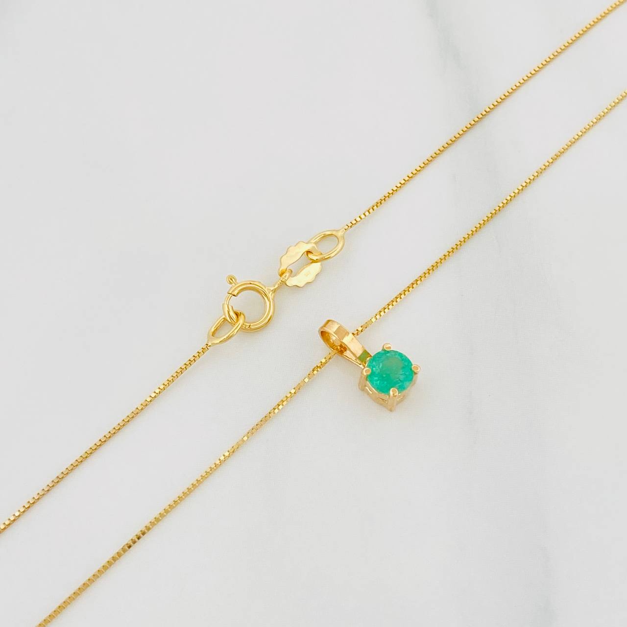 Set Cadena Veneciana + Dije Circulo Esmeralda 12Pts / 1.15 g / 17 3/4 in Oro Amarillo 18K