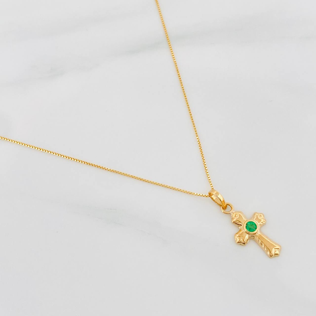 Set Cadena Veneciana + Dije Cruz Esmeralda 05Pts / 1.5 g / 20 in Oro Amarillo 18K