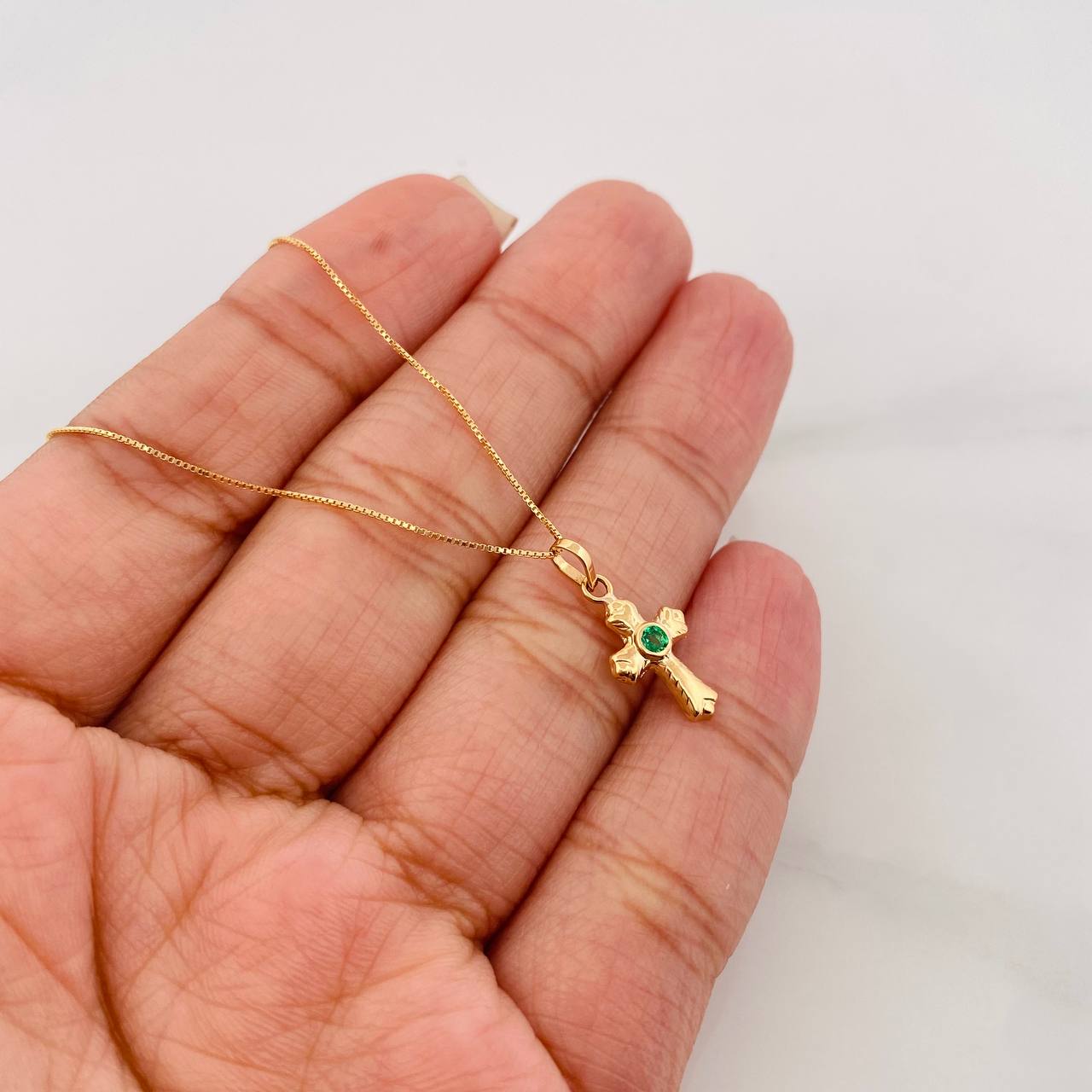 Set Cadena Veneciana + Dije Cruz Esmeralda 05Pts / 1.5 g / 20 in Oro Amarillo 18K