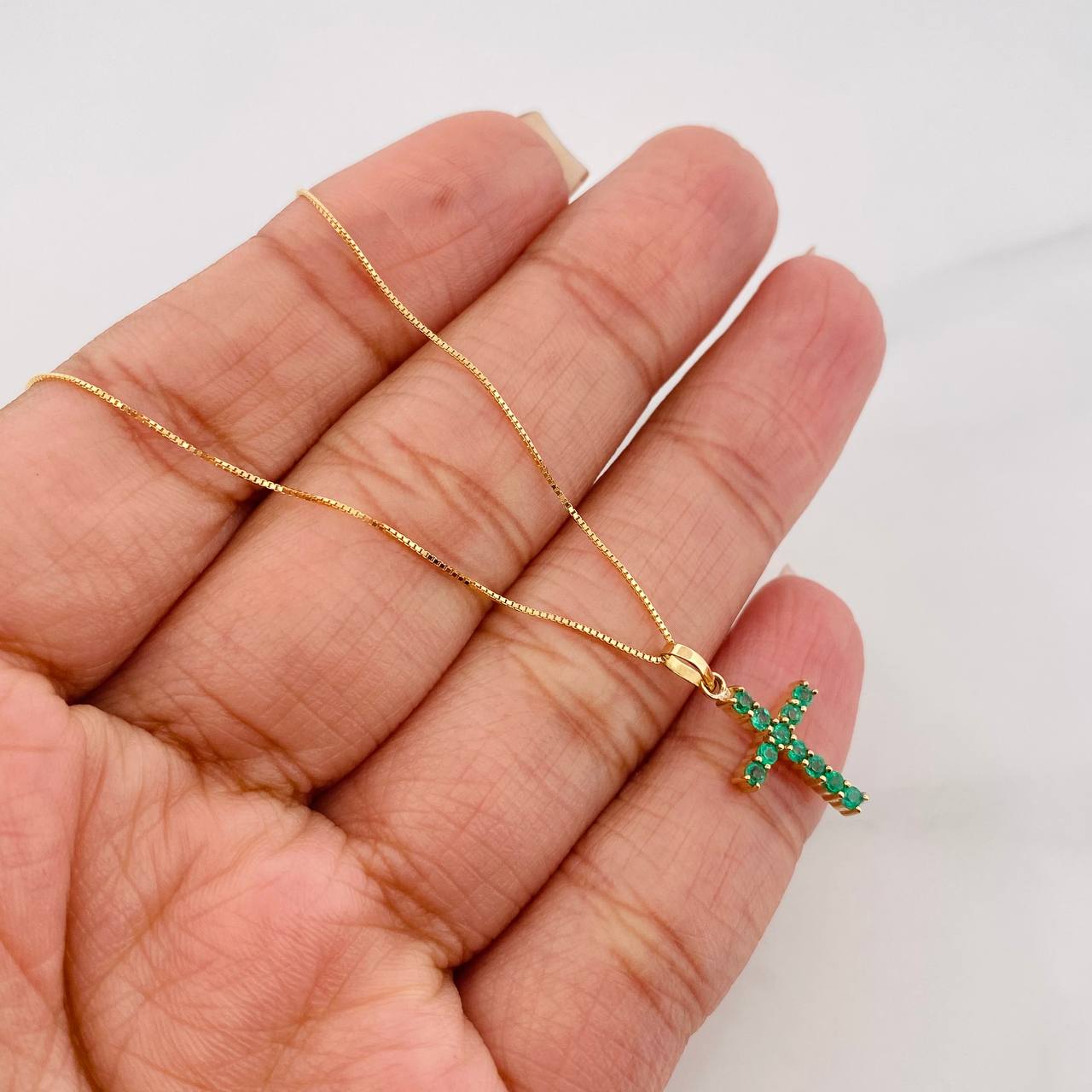 Set Cadena Veneciana + Dije Cruz Esmeralda 19Pts / 1.85 g / 19 3/4 in Oro Amarillo 18K