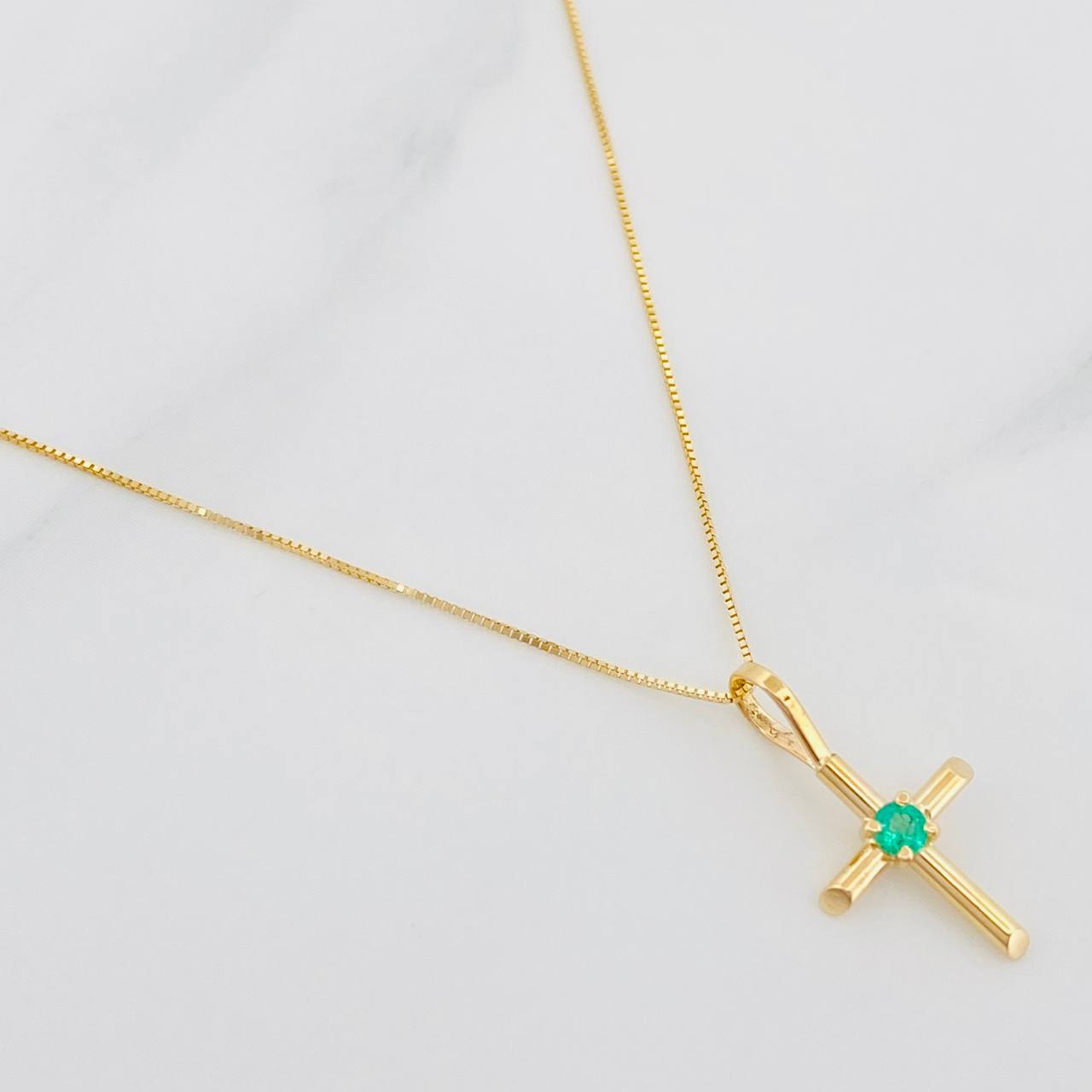 Set Cadena Veneciana + Dije Cruz Esmeralda 03Pts / 1.35 g / 19 3/4 in Oro Amarillo 18K