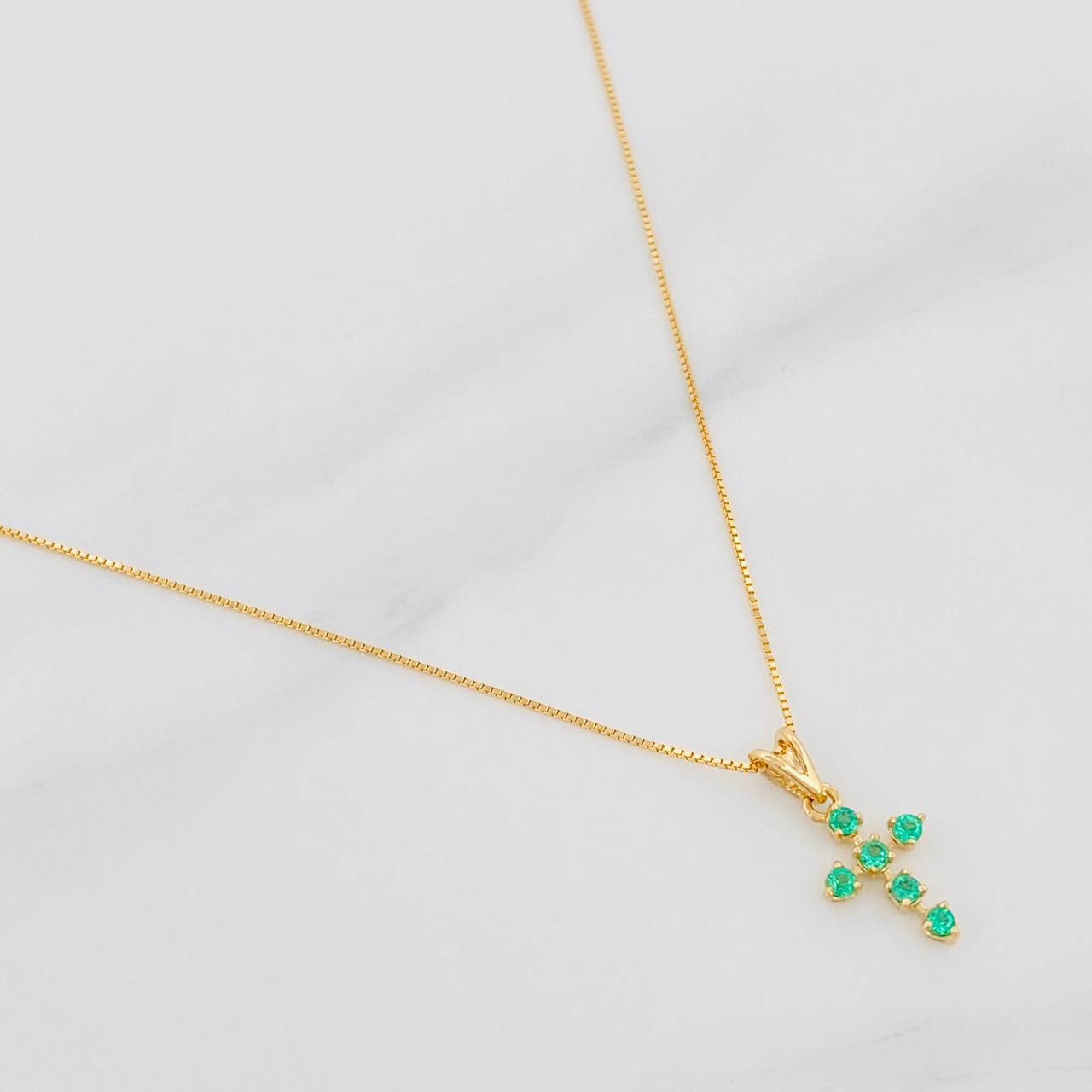 Set Cadena Veneciana + Dije Cruz Esmeralda 07Pts / 1.25 g / 17 3/4 in Oro Amarillo 18K