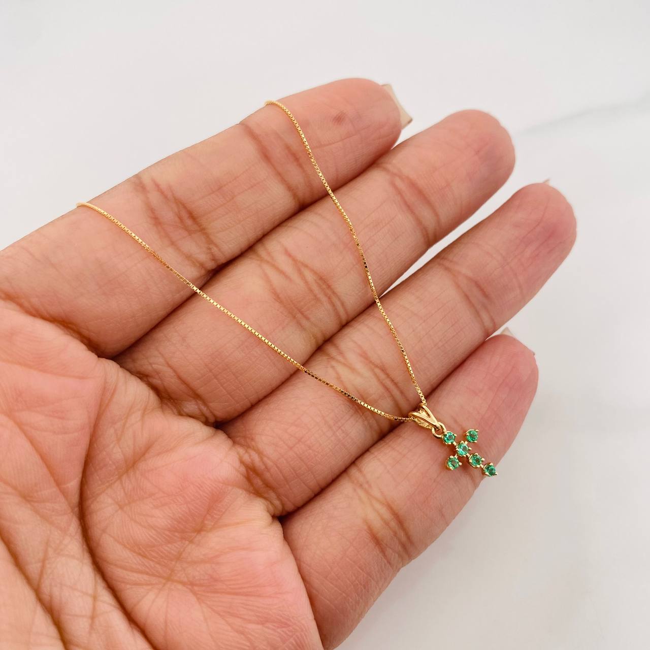 Set Cadena Veneciana + Dije Cruz Esmeralda 10Pts / 1.35 g / 17 3/4 in Oro Amarillo 18K