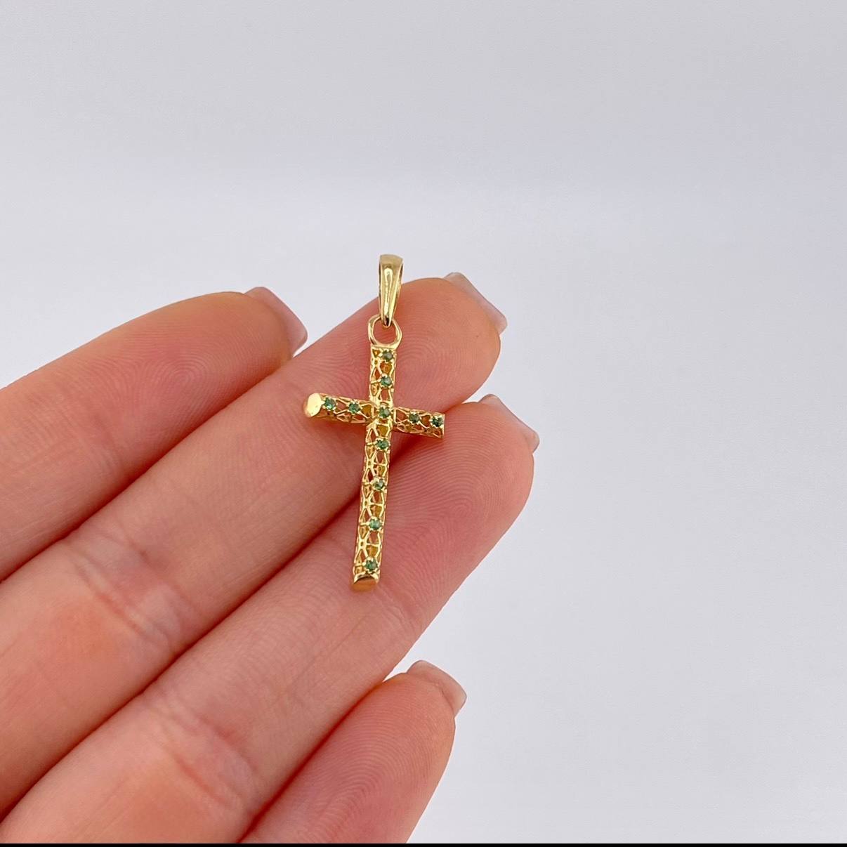 Dije Cruz Malla Latina 1.35 g / 1 1/2 in Oro Amarillo 18K