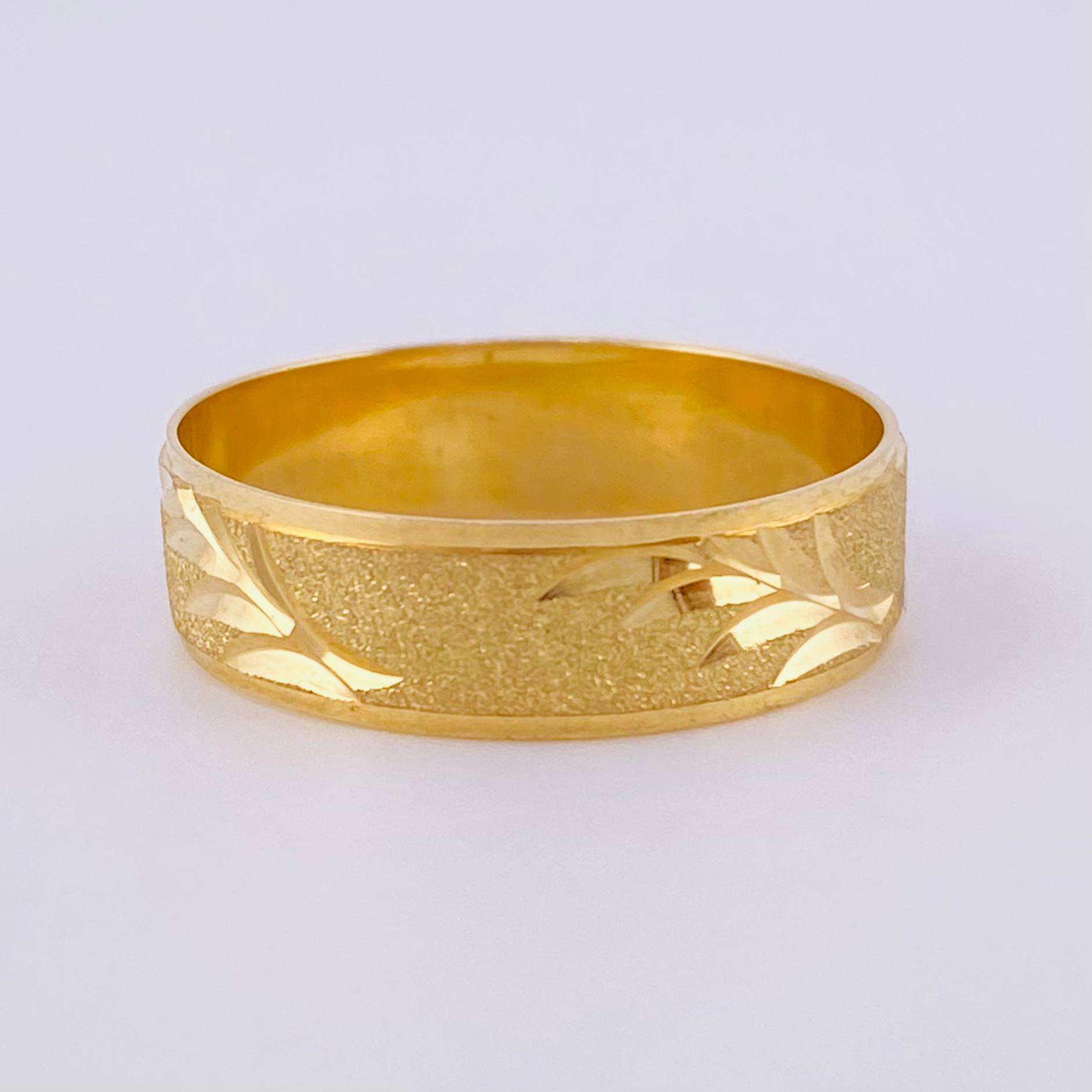 Anillo Argolla Abedul Mate 2.25 g / T7 1/2 Oro Amarillo 18K