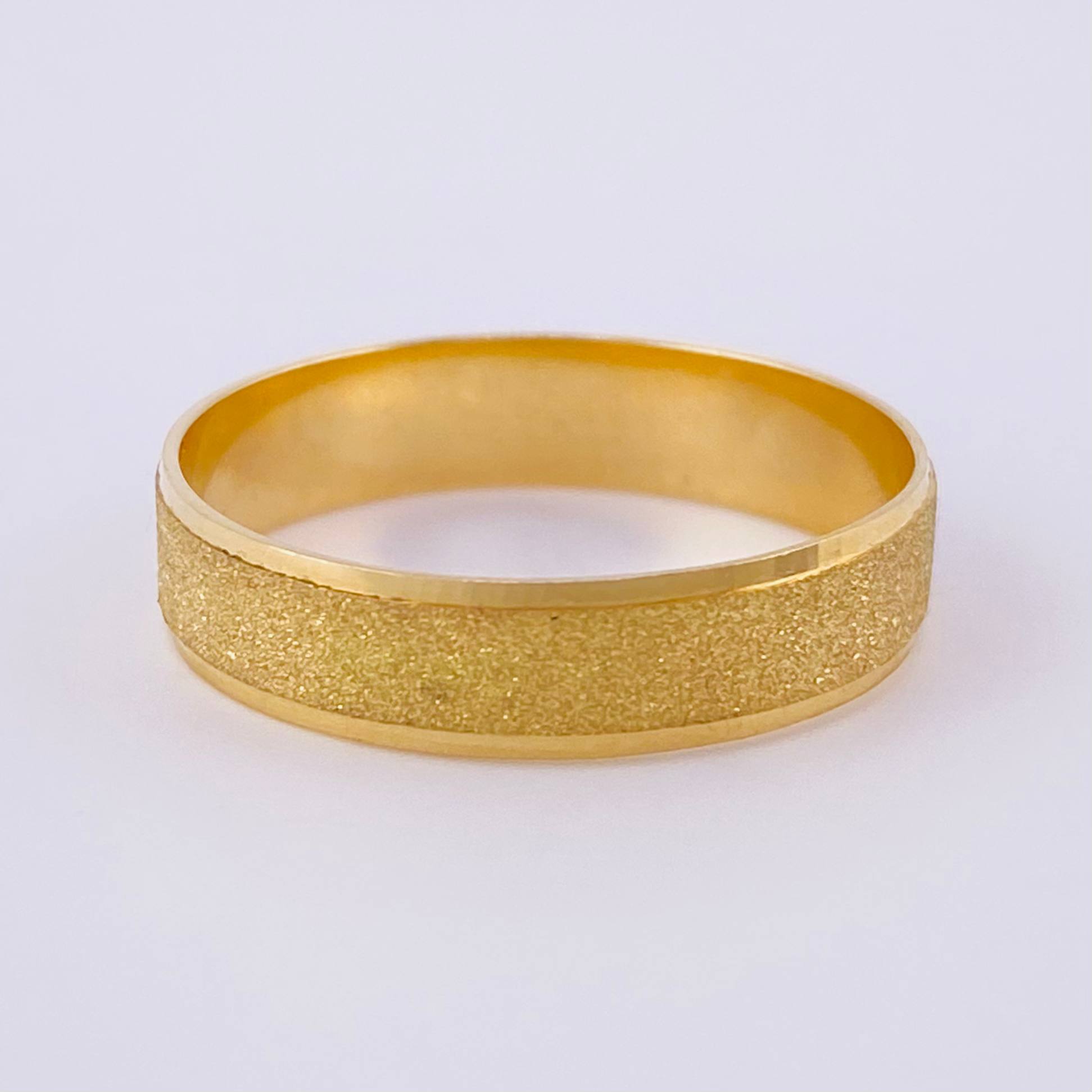 Anillo Argolla Diamantada Carril Mate 2.65 g / T6 3/4 Oro Amarillo 18K