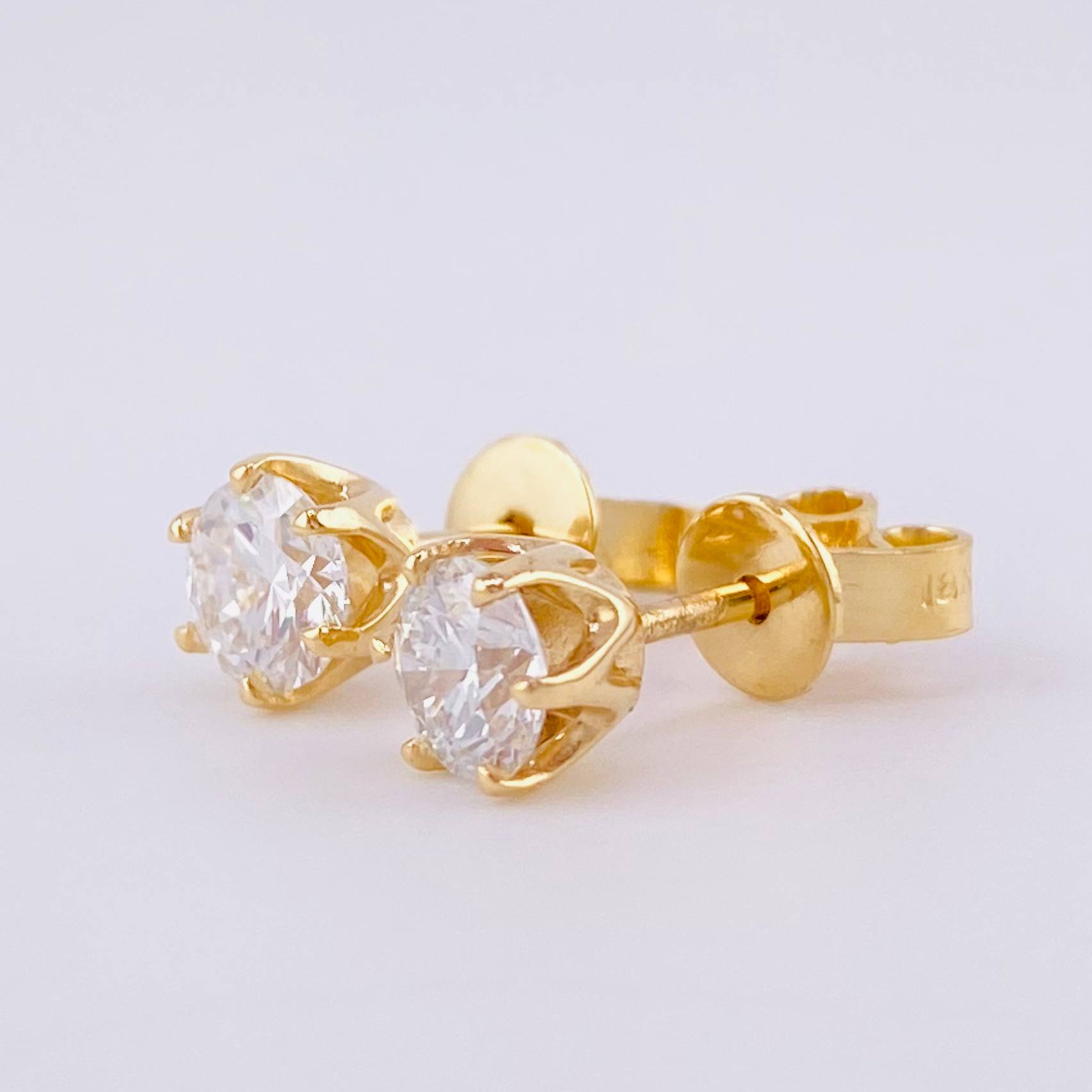 Topos Seis Garras Diamantes 1,3 Qts 2.05 g / in / 5.1 mm Oro Amarillo 18K