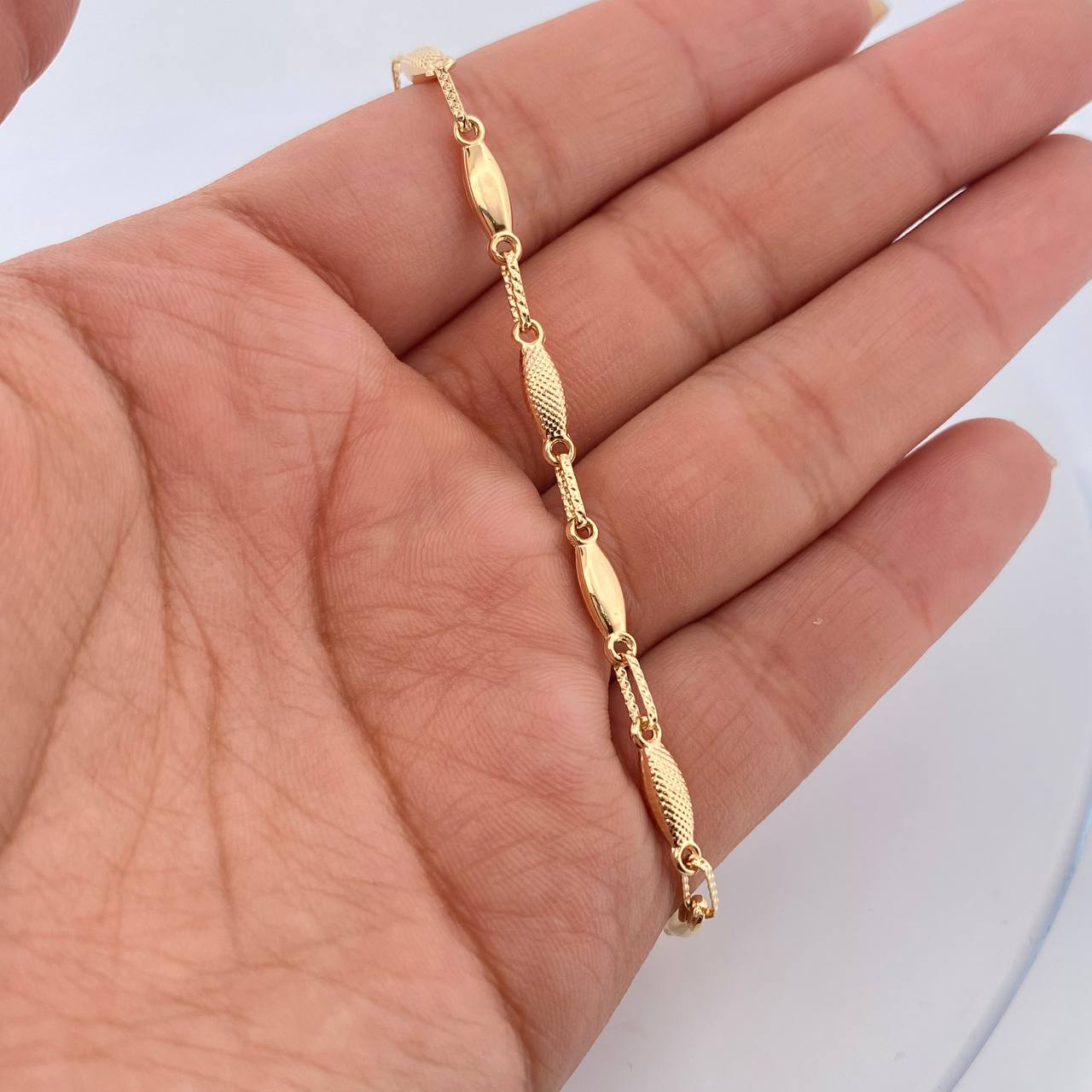 Rustic Bud Bracelet 3.8gr / 21cm / 8.3in / 18K Gold &