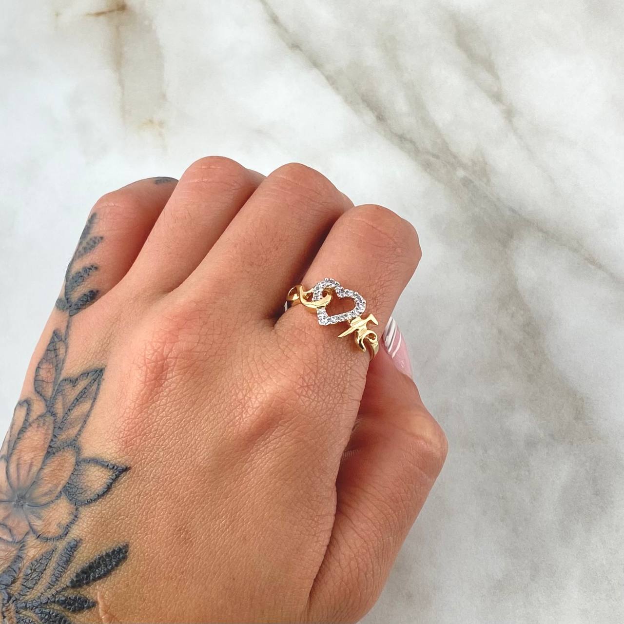 Infinity Heart Faith Ring 2.65gr / Size 6 3/4 / White Zircons 18K Yellow Gold