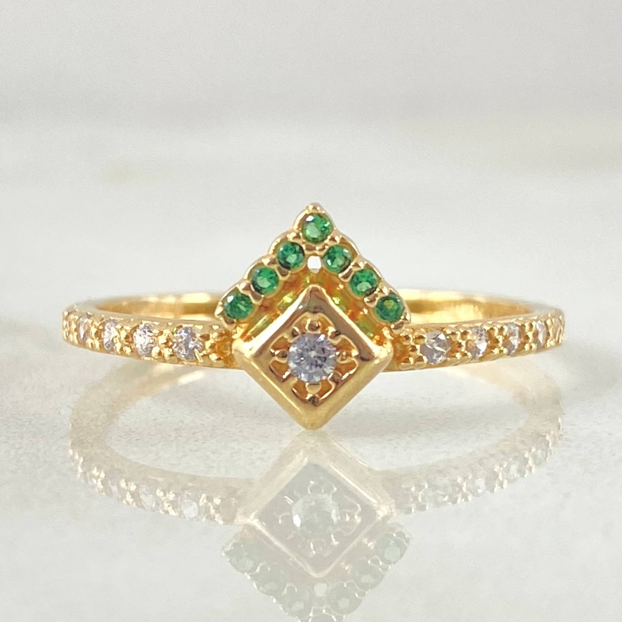 Triangular Frame Ring 1.6gr / Size 6 3/4 / 18K Gold ©