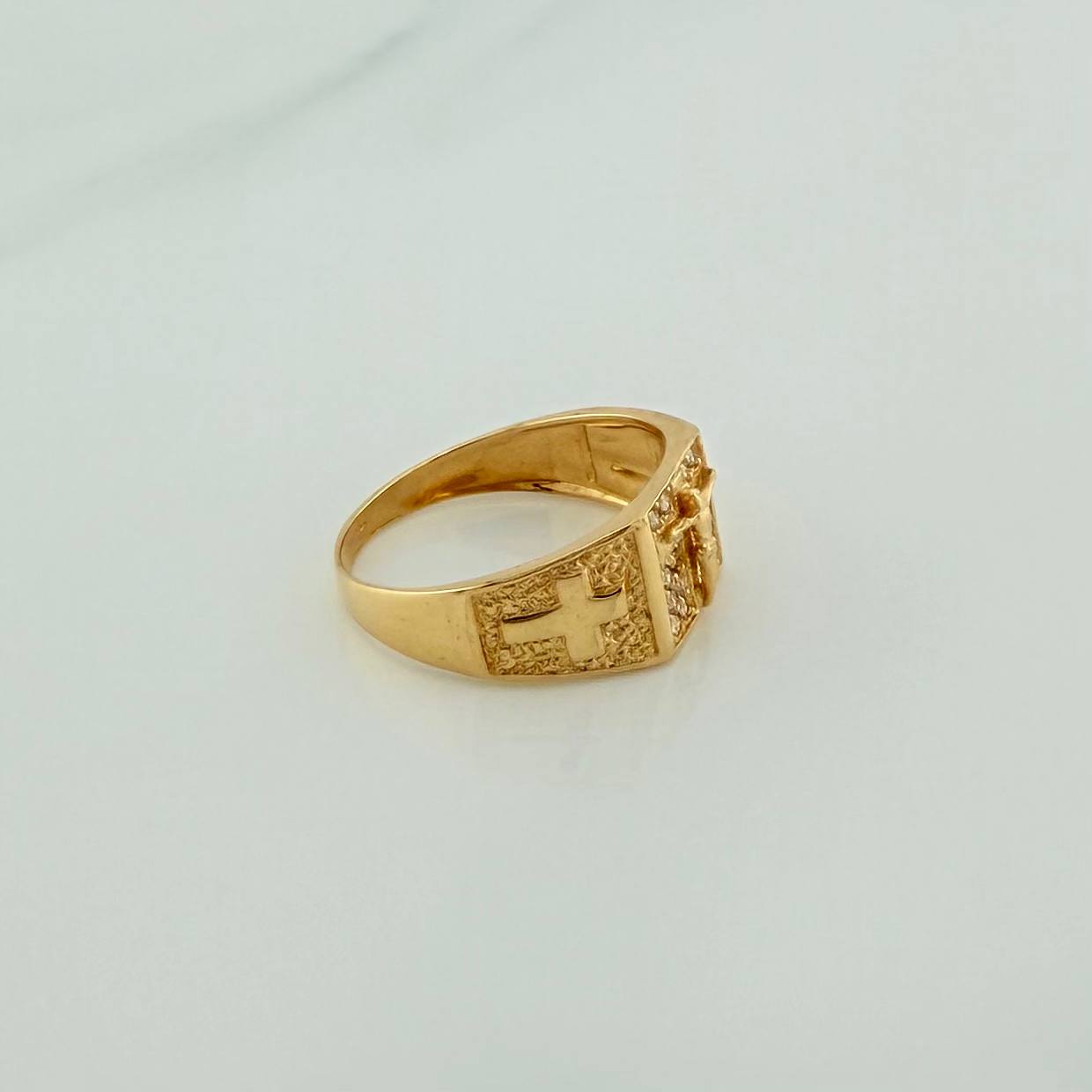 Anillo Cruz Cristo 5.4gr / T10 / Oro Amarillo 18K %