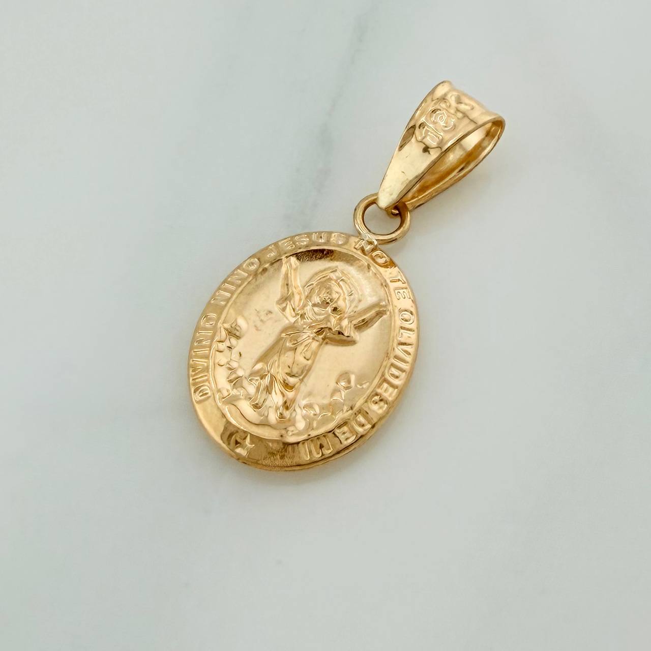 Dije Divino Niño 0.75gr / 3/4 in / Oro Amarillo 18K %