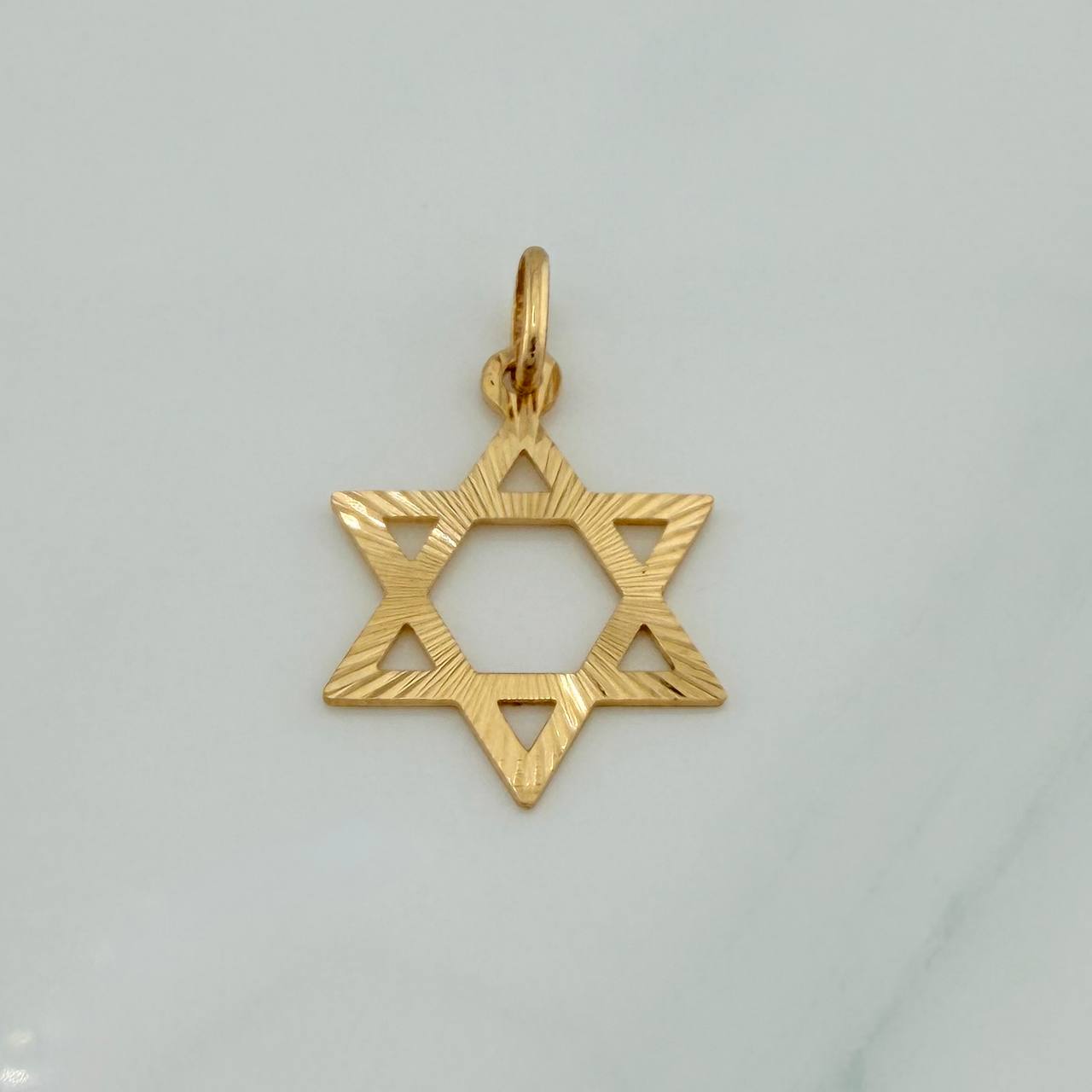 Dije Estrella De David 1.05gr / 1 in / Oro Amarillo 18K %