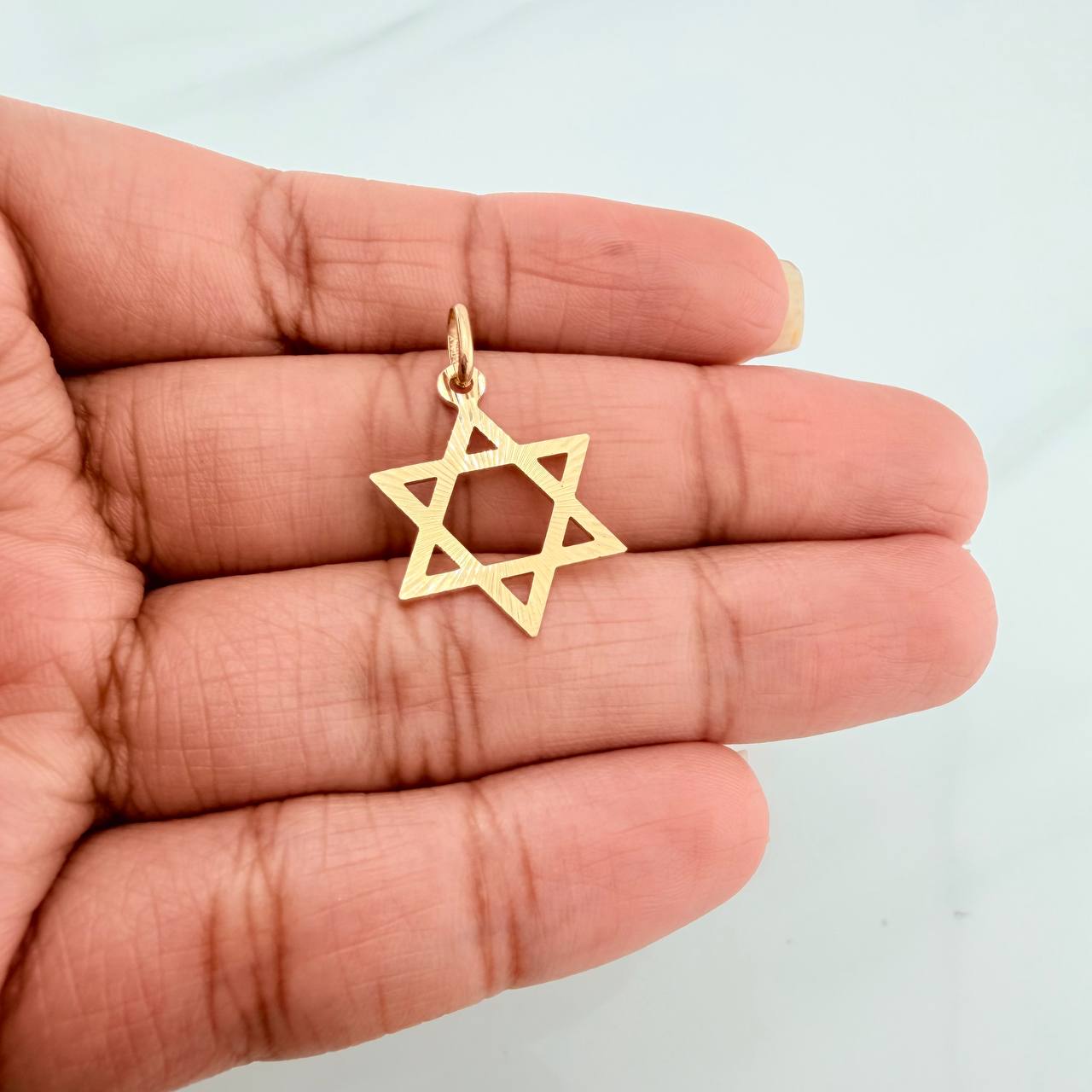 Dije Estrella De David 1.05gr / 1 in / Oro Amarillo 18K %