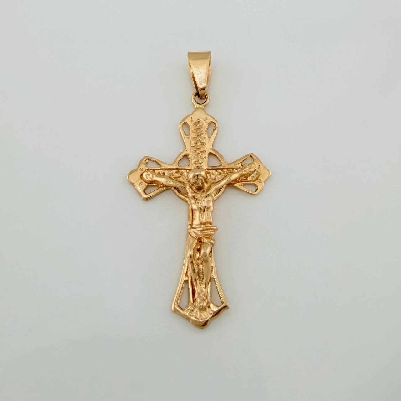 Dije Cruz Cristo 3.9gr / 1 3/4 in / Oro Amarillo 18K %
