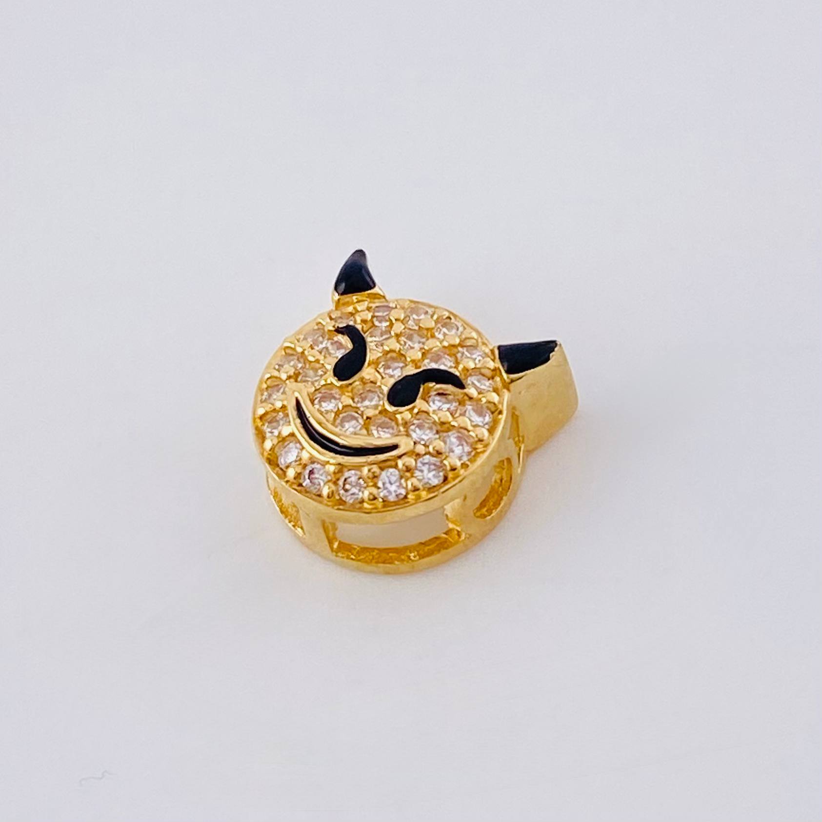 Herraje Emoji Diablo Cachos Negro 1.05gr / 1/4 in / Oro Amarillo 18K ©