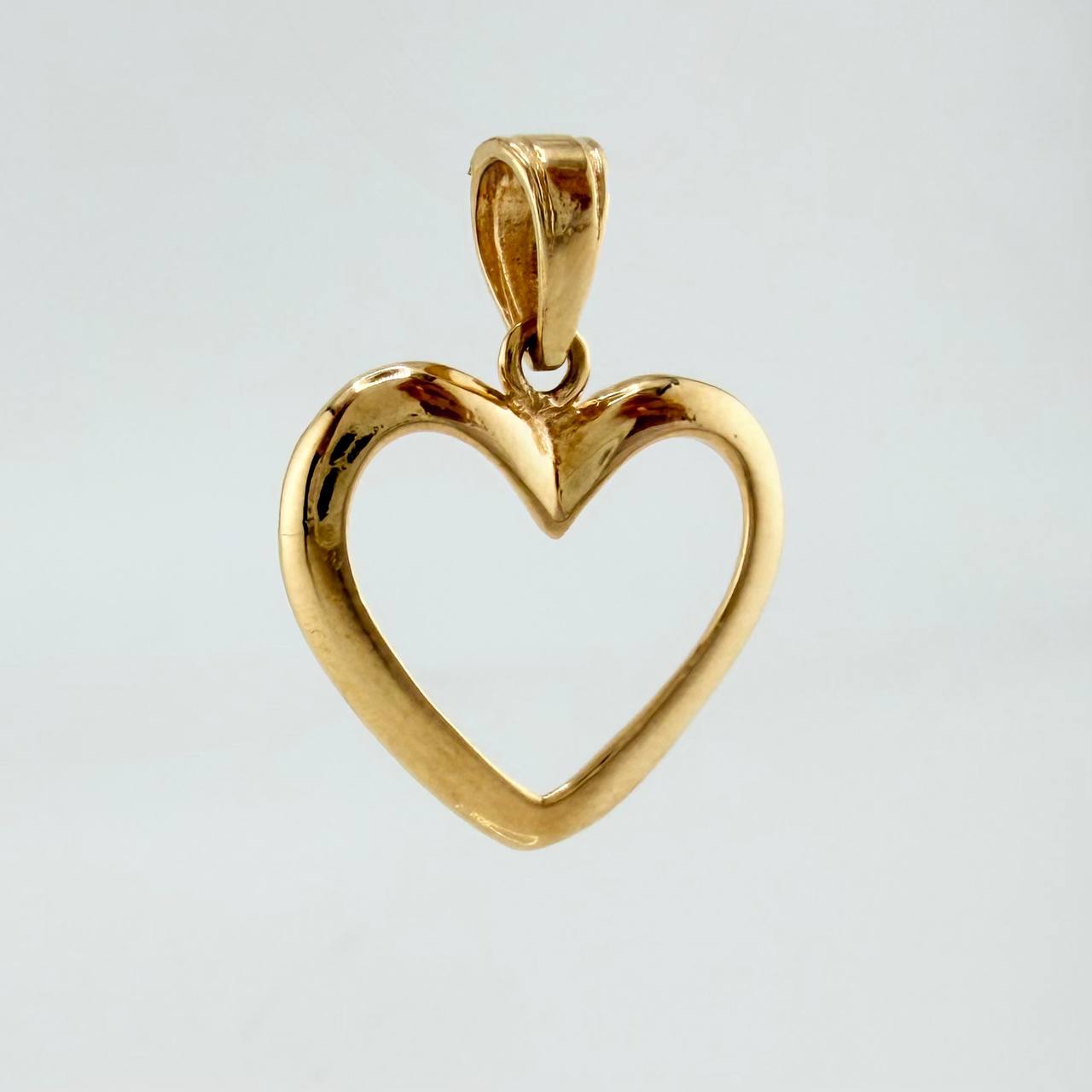 Heart Silhouette Pendant 1.05gr / 3/4 in / Yellow Gold 18K