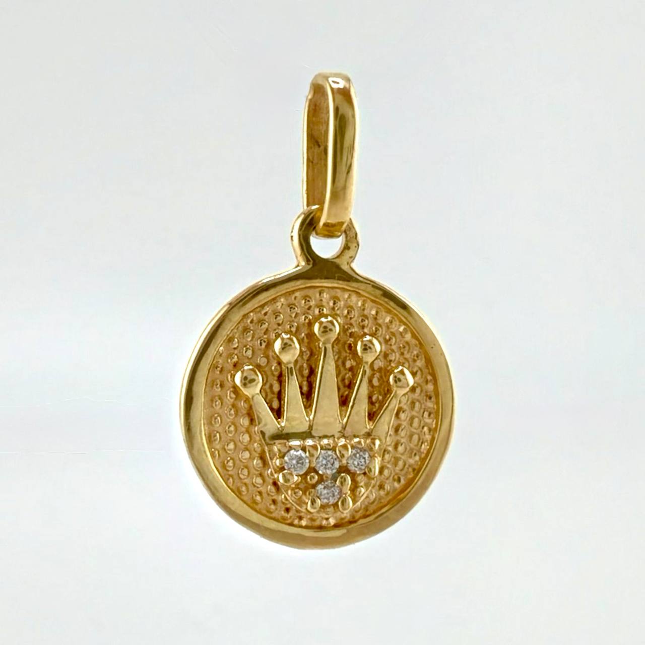 Textured Crown Medal Pendant 1gr / 3/4 in / Yellow Gold 18K