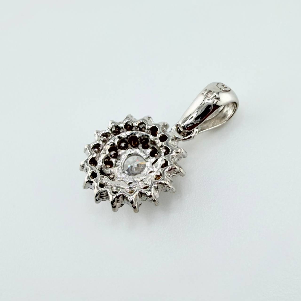 Solid Flower Pendant 1.7gr / 3/4 in / White Gold 18K