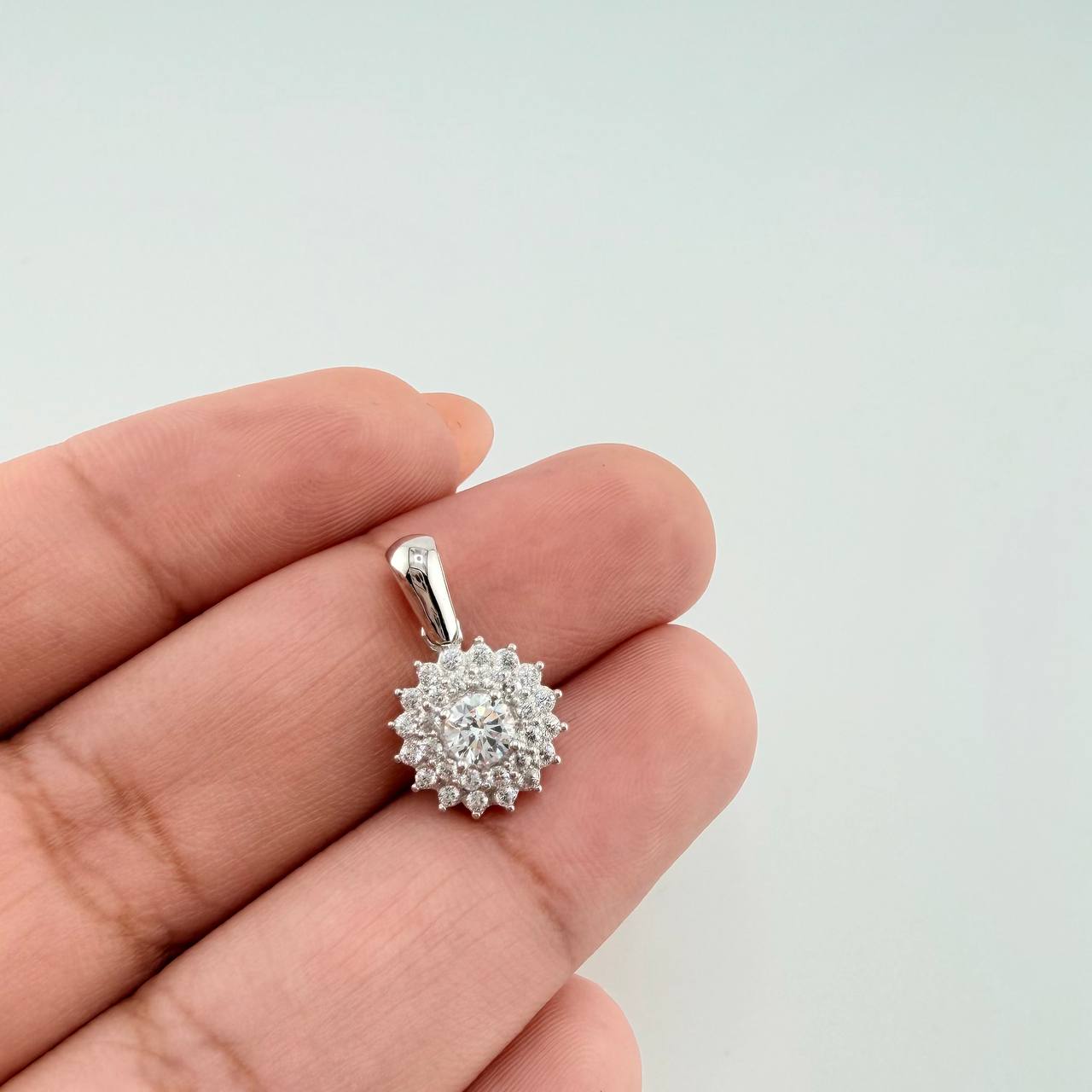 Solid Flower Pendant 1.7gr / 3/4 in / White Gold 18K