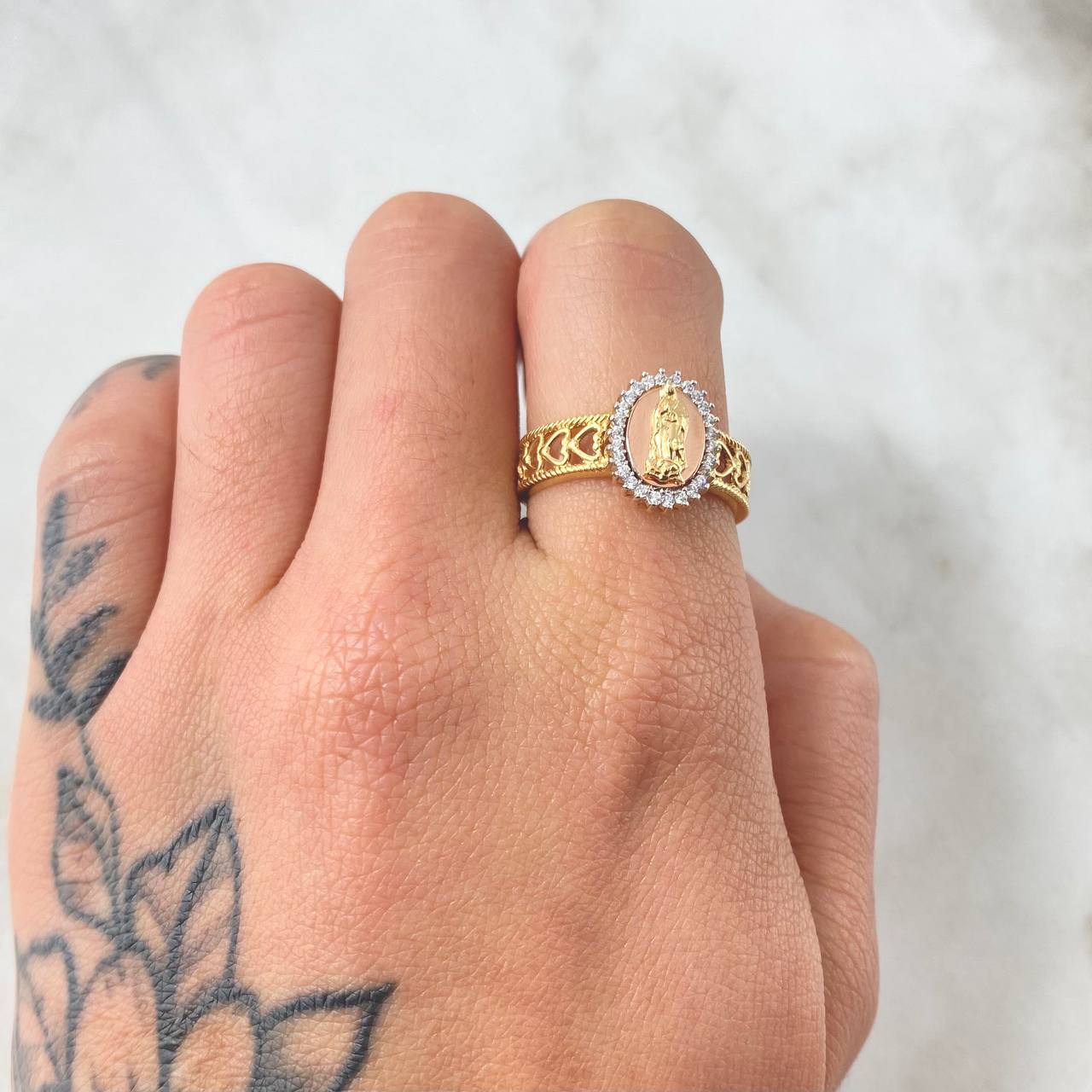 Virgin Guadalupe Ring Embroidered Hearts 3.85gr / Size 7 1/2 / Three 18K Golds *