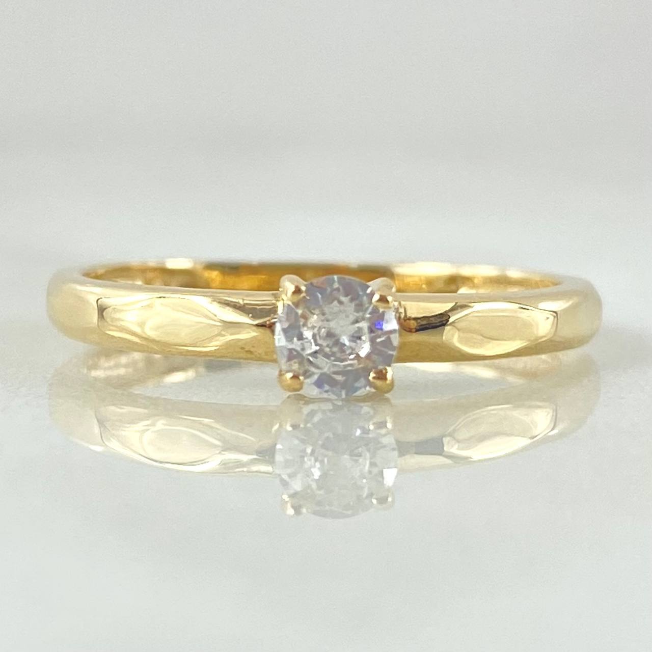Solitaire Ring 1.75gr / Size 7 / 18K Gold