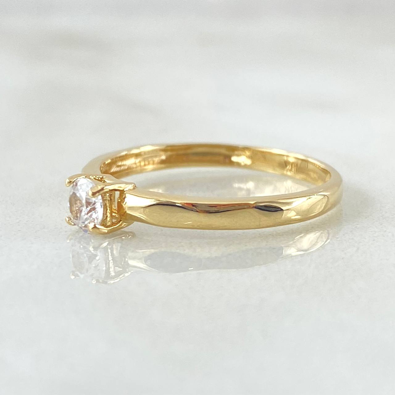 Solitaire Ring 1.75gr / Size 7 / 18K Gold