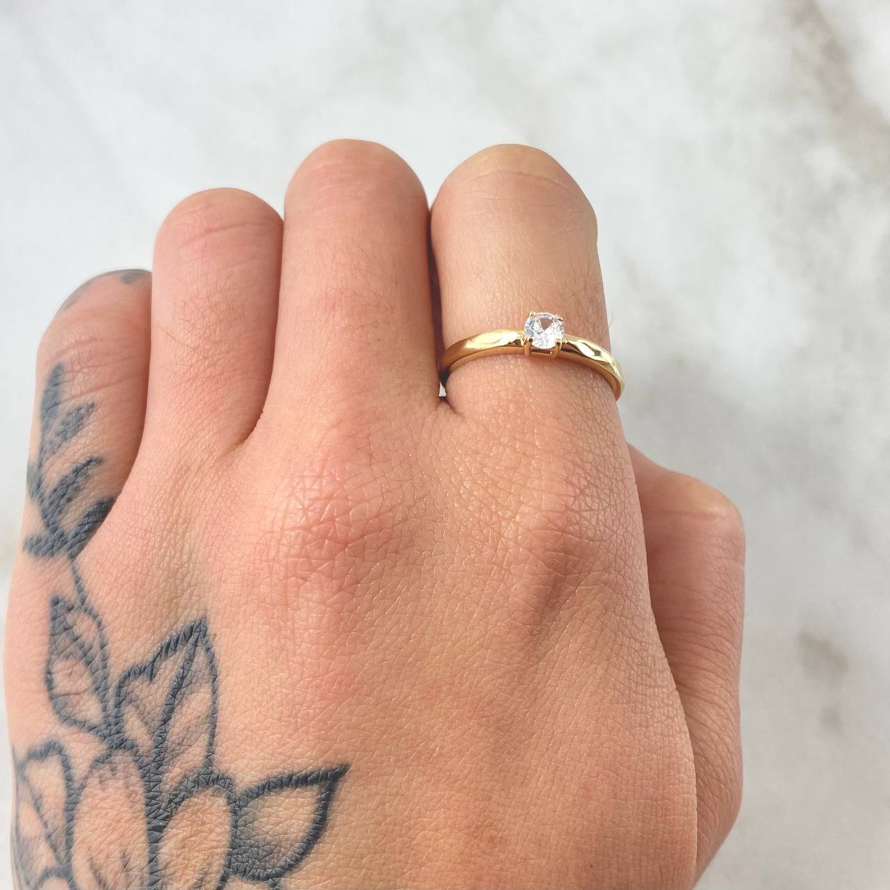 Solitaire Ring 1.75gr / Size 7 / 18K Gold